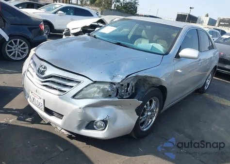 2010 Toyota Camry Xle z USA, uszkodzony, nr VIN 4T1BF3EK4AU015450